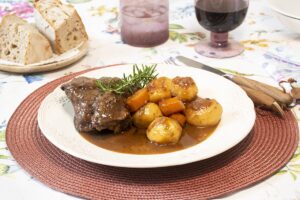 Carrillera en Salsa con Patatas