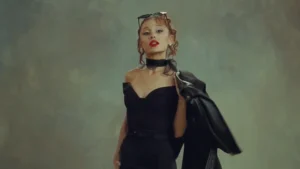 Ariana Grande – Petal