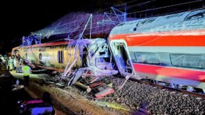 ACCIDENTE DE TREN: Un AVE arrolla a un Iryo, despeña 2 vagones y múltiples heridos hoy en España